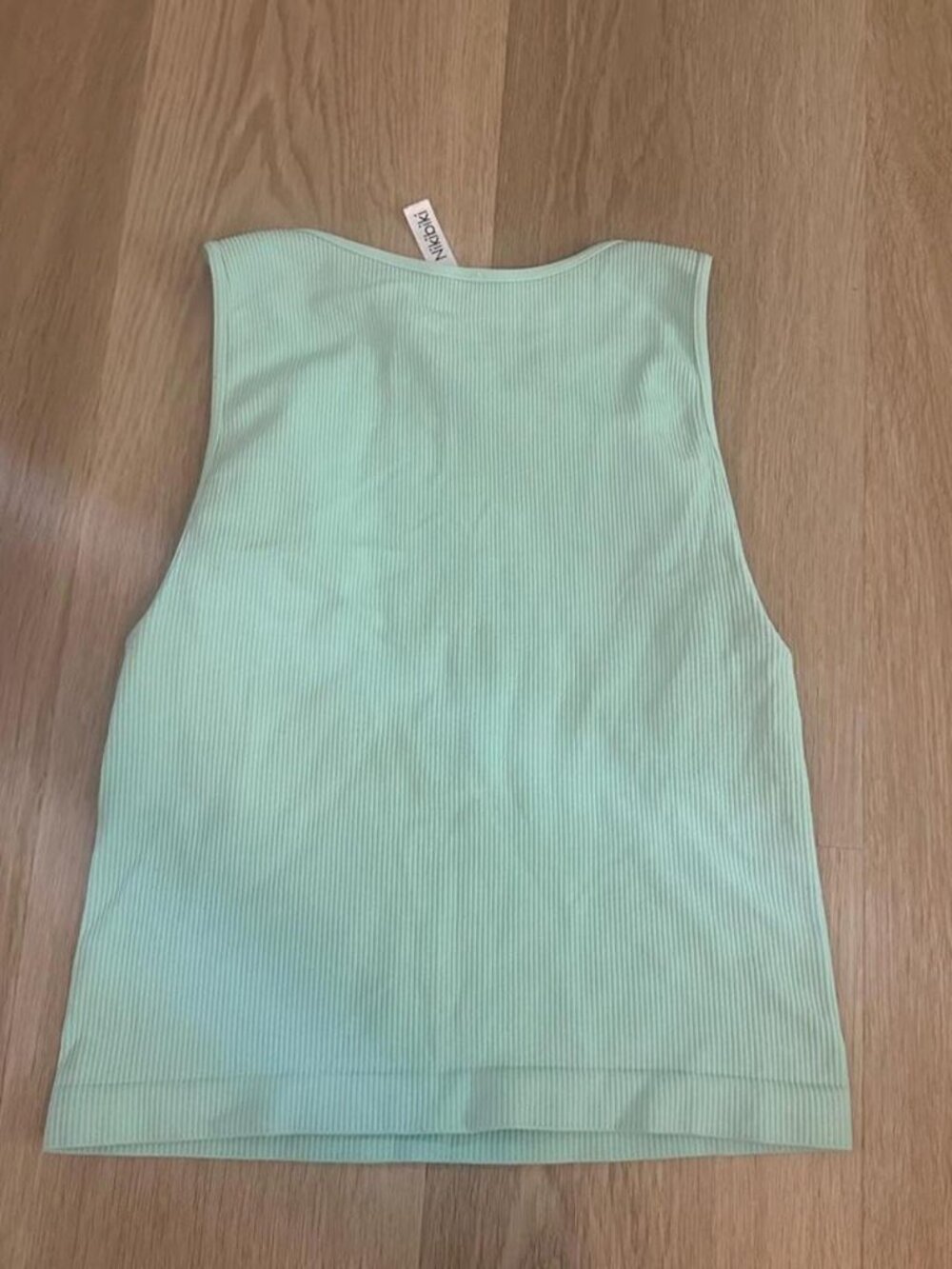 Green Ribbed Wide Strap Cropped Tank Top - Picture 2 of 2